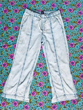 GAP Light Wash Wide-Leg Jeans